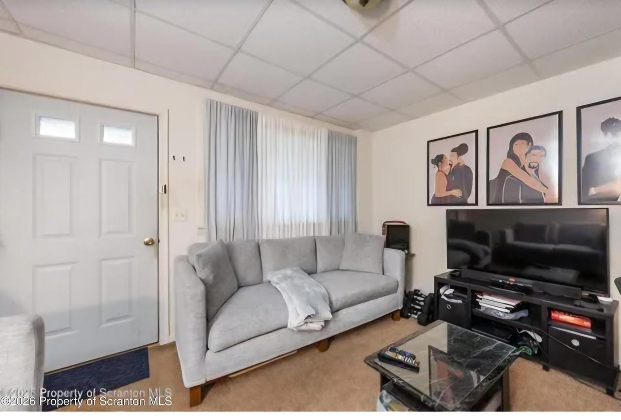 215 Bellman St 1st Fl - Photo 5 of 10