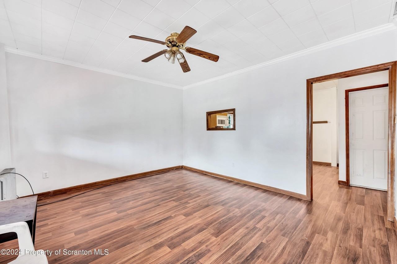 630 E Lackawanna St - Photo 5 of 19