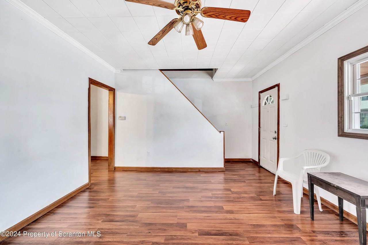 630 E Lackawanna St - Photo 6 of 19