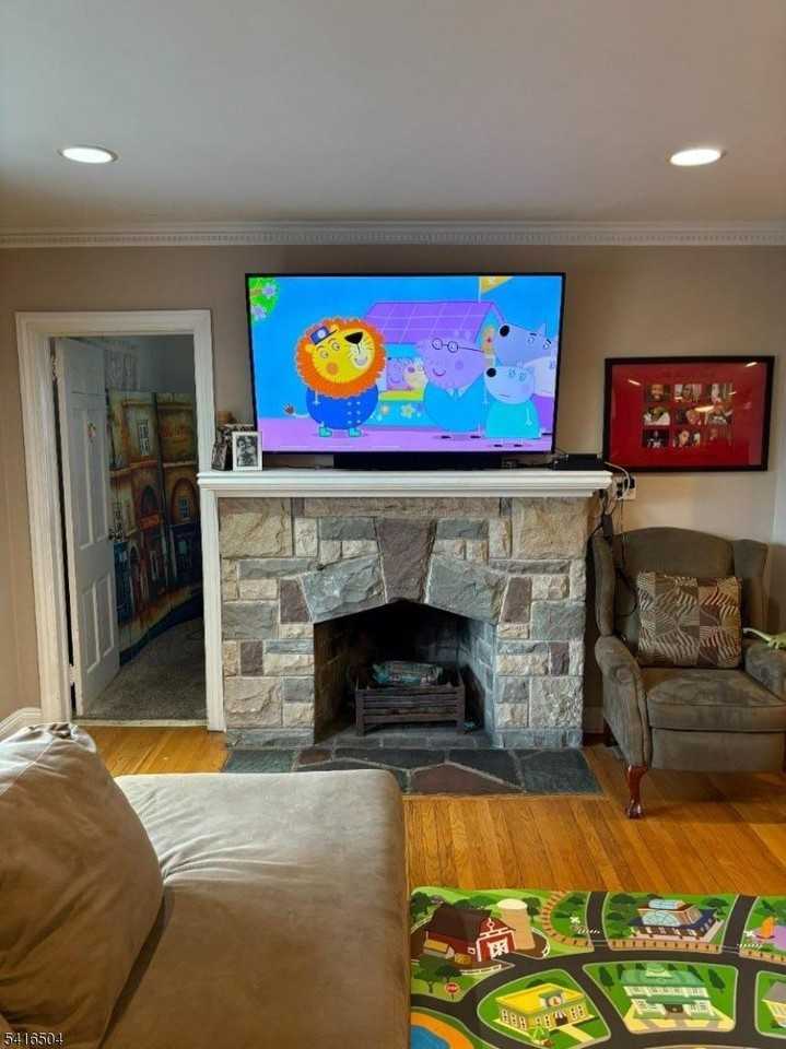 521 Pleasant Valley Way - Photo 3 of 12