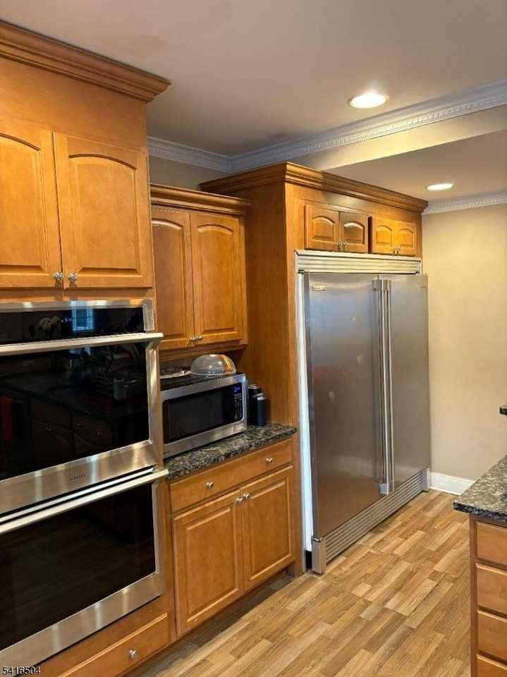 521 Pleasant Valley Way - Photo 6 of 12