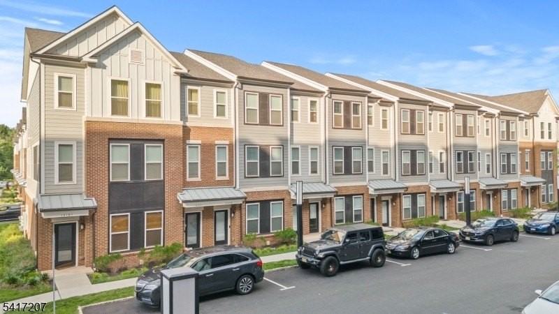 8 Jessica Ln #203 - Photo 2 of 39