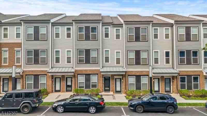 8 Jessica Ln #203 - Photo 3 of 39