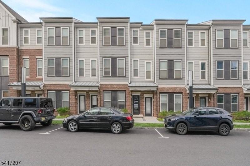 8 Jessica Ln #203 - Photo 4 of 39