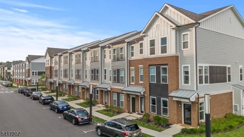 8 Jessica Ln #203 - Photo 5 of 39