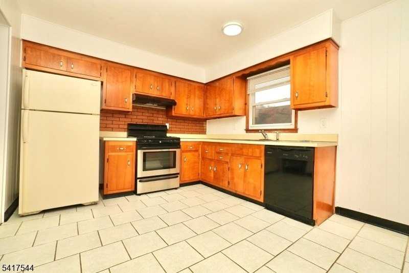 9 Davey St 2nd Fl - Photo 6 of 13