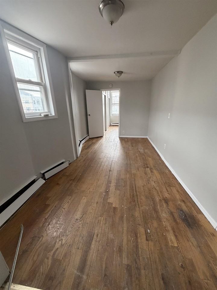 187 Beacon Ave - Photo 3 of 6