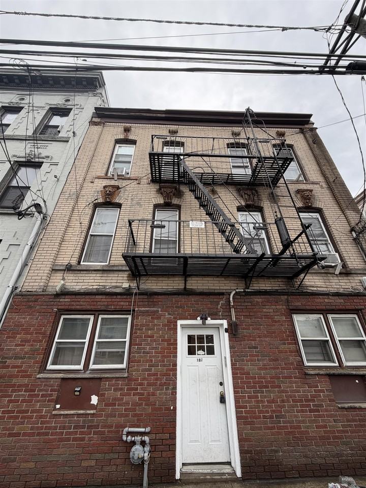 187 Beacon Ave - Photo 6 of 6