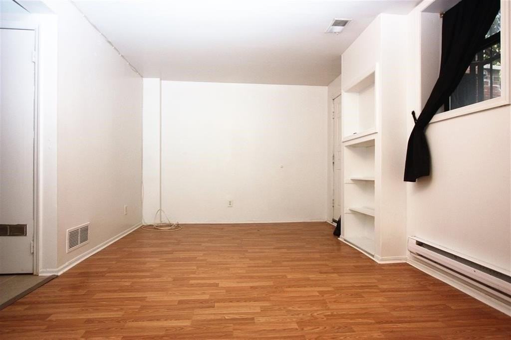 228 Christopher Columbus Dr #G - Photo 5 of 8