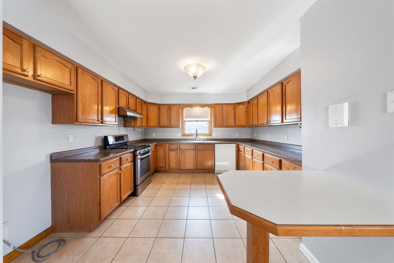 196 Sanford Ave #2 - Photo 7 of 18