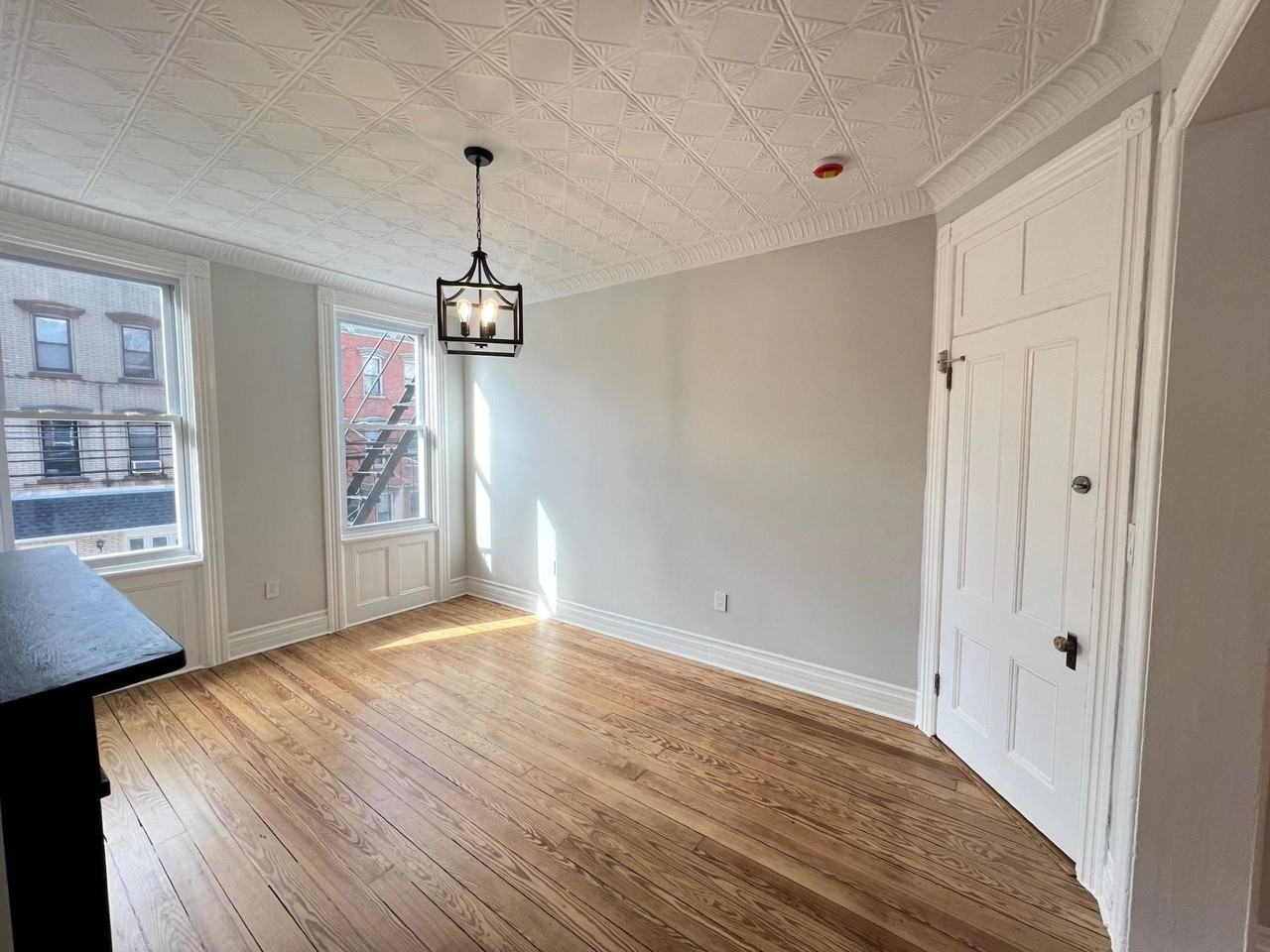 492 Monmouth St #2R - Photo 4 of 20