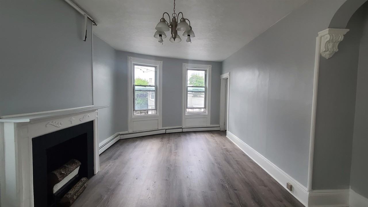 302 Summit Ave #2 - Photo 4 of 23