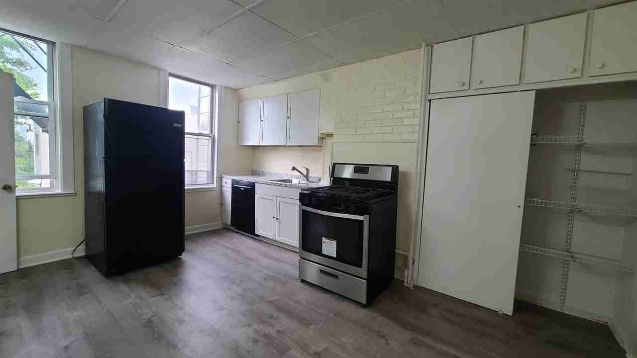 302 Summit Ave #2 - Photo 6 of 23