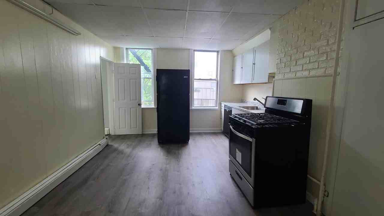 302 Summit Ave #2 - Photo 7 of 23