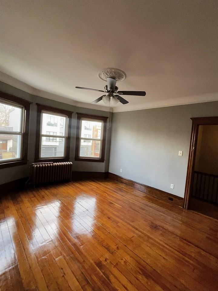 135 Sherman Pl #2 - Photo 3 of 20