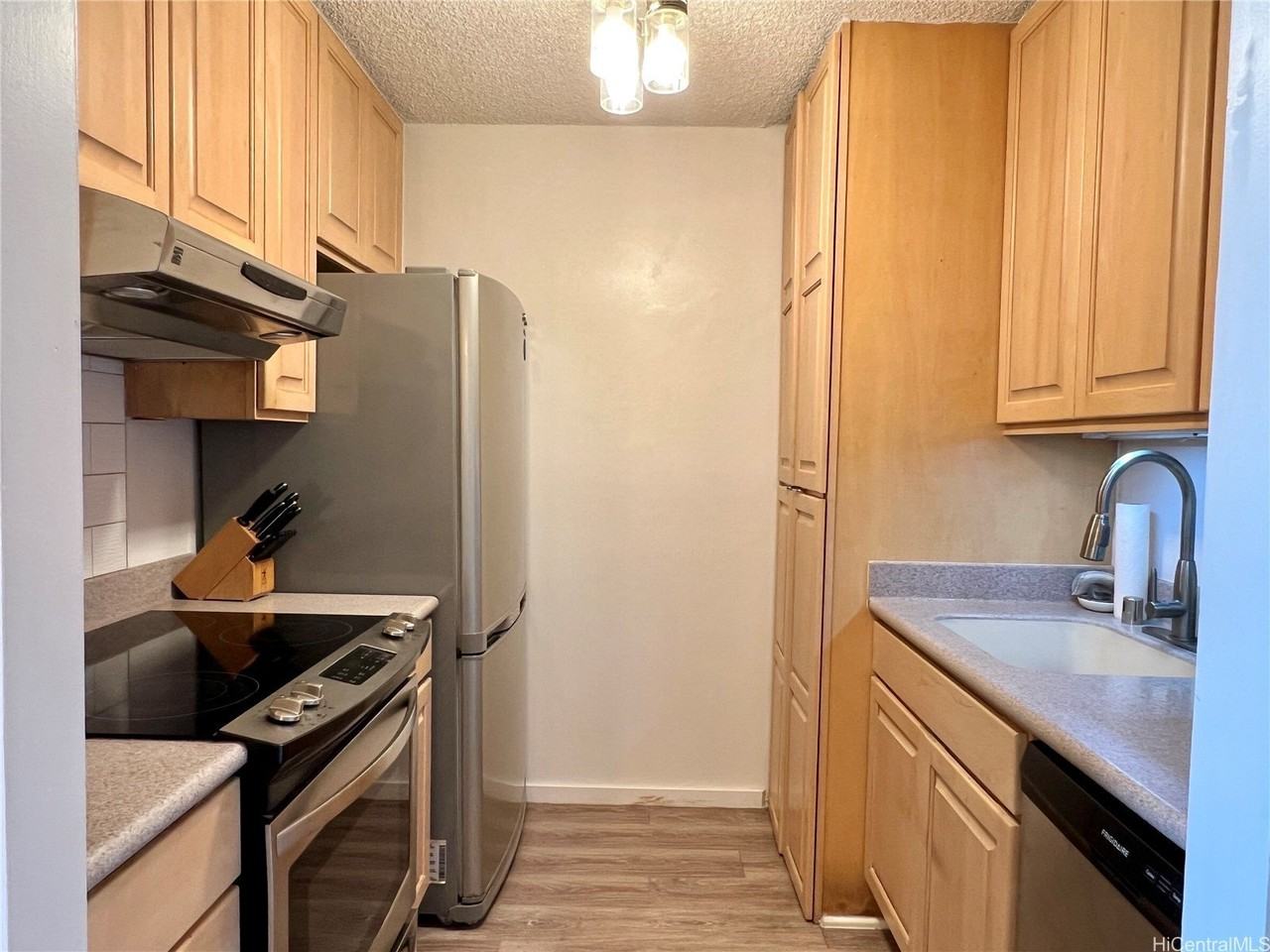 400 Hobron Ln #1012 - Photo 2 of 17