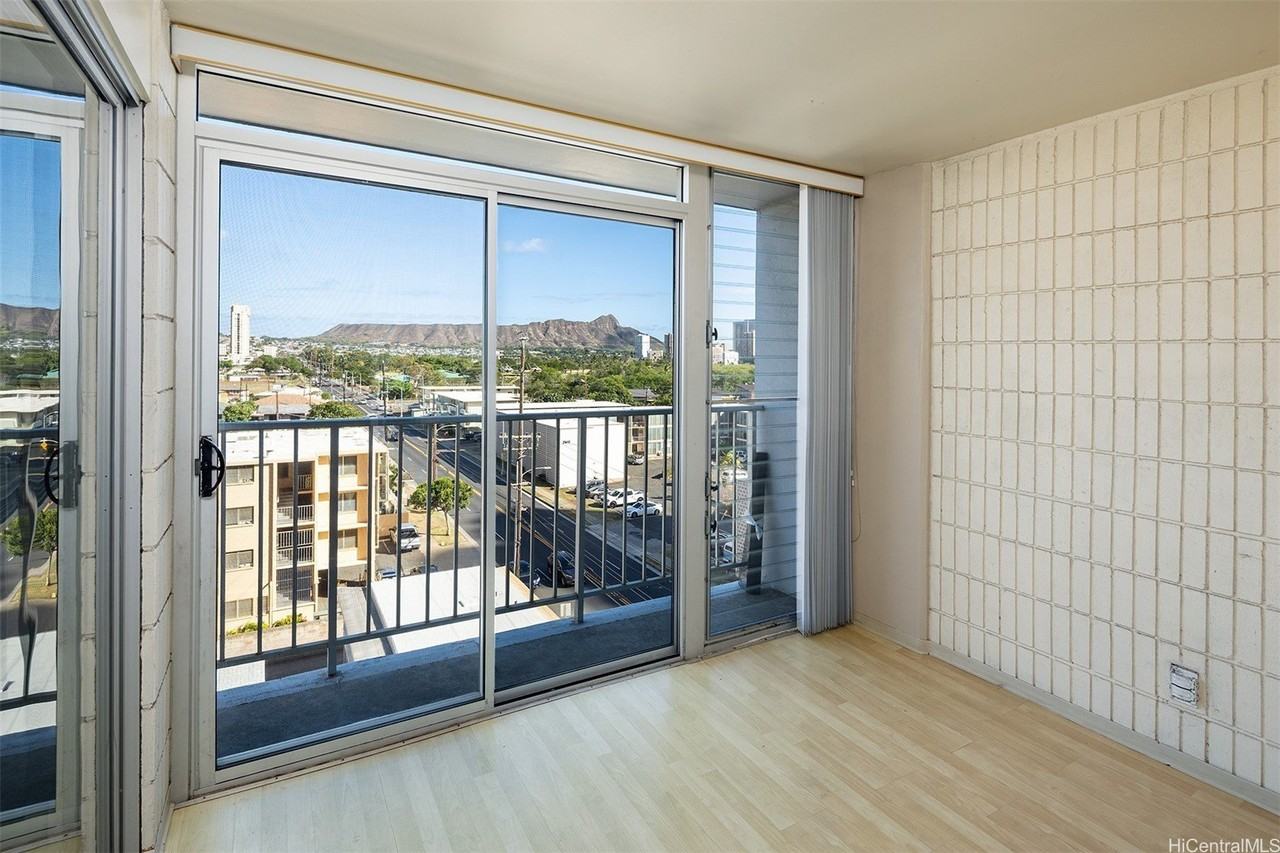 2542 Date St Apt 401 - Photo 3 of 13