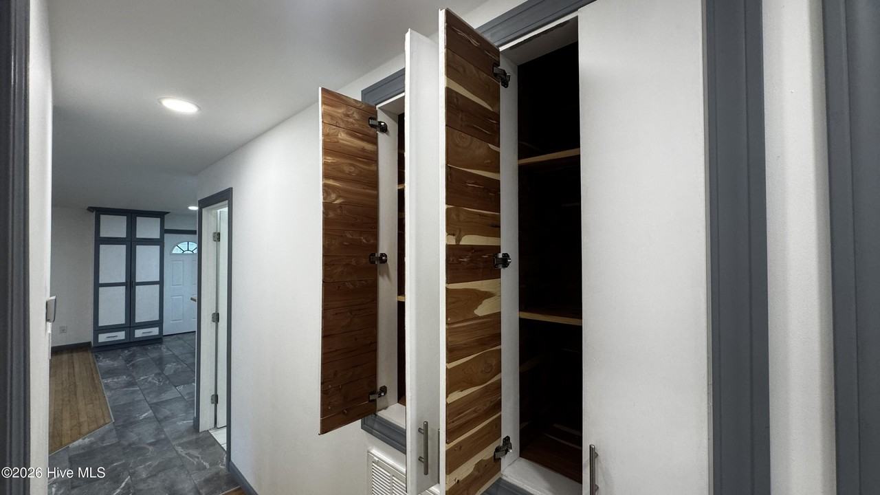 1021 Shirley Dr - Photo 4 of 10