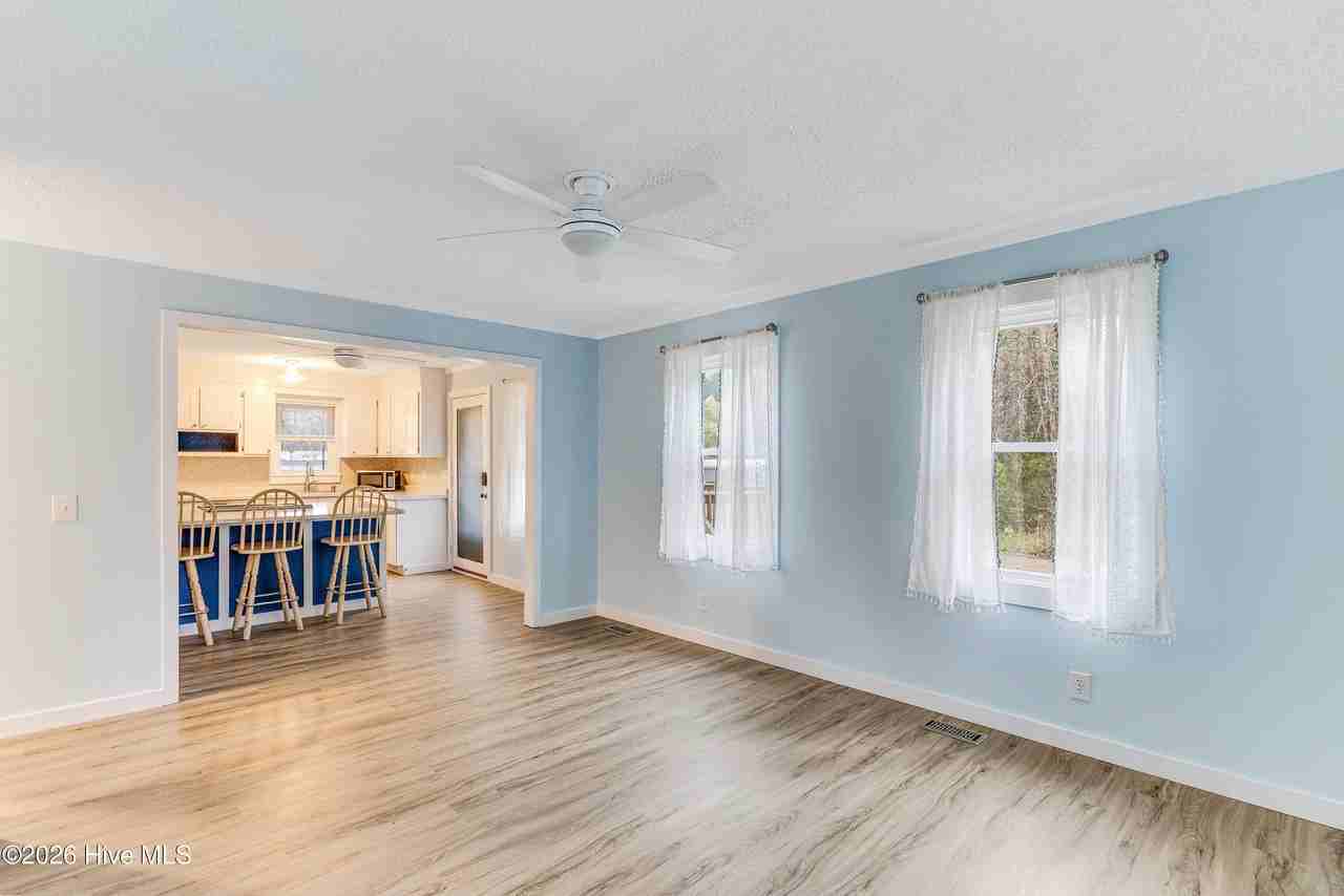 4356 Jim St Sw - Photo 6 of 32