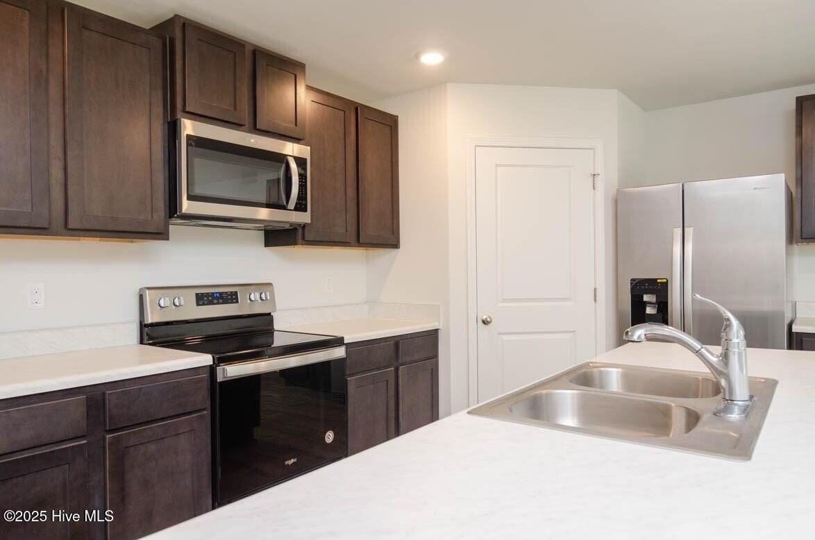 635 Avington Ln Ne - Photo 3 of 33