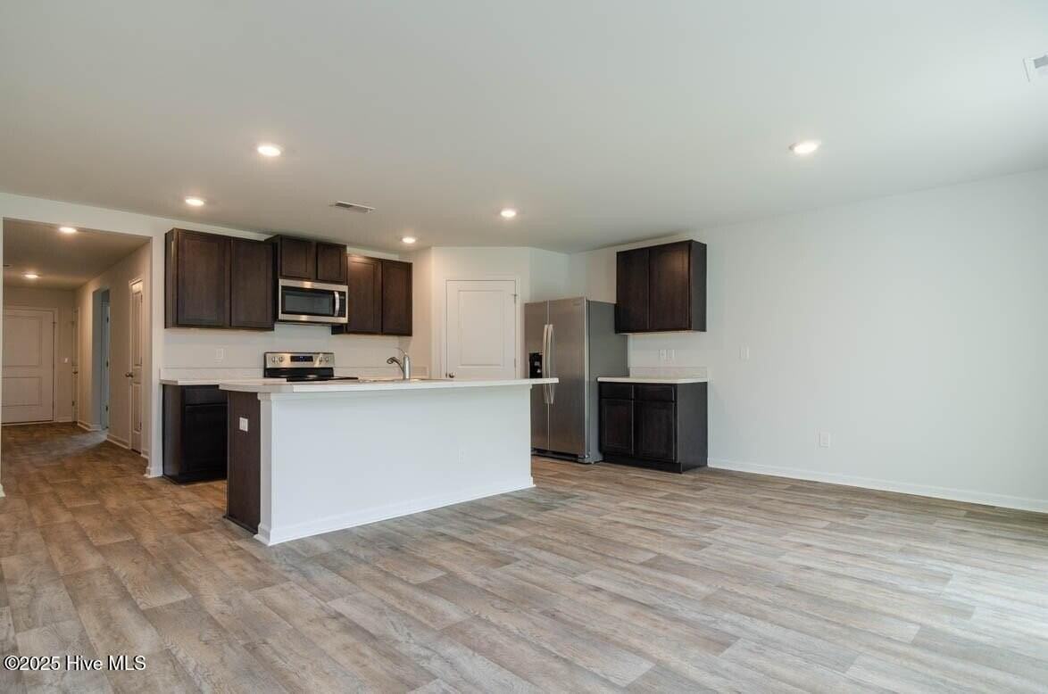 635 Avington Ln Ne - Photo 7 of 33