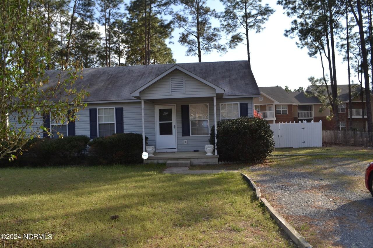 210 Pecan Grove Dr - Photo 2 of 17