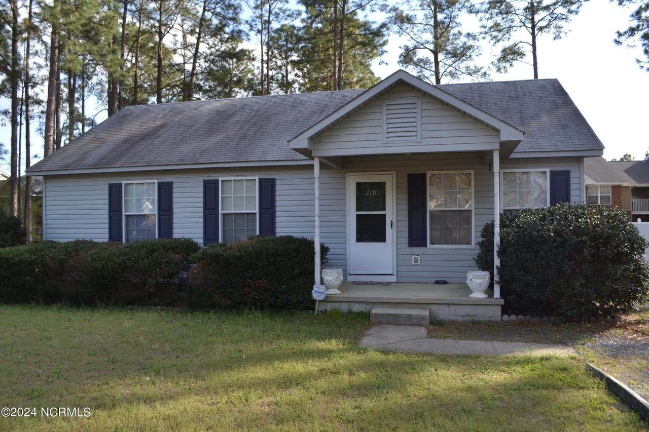 210 Pecan Grove Dr - Photo 3 of 17