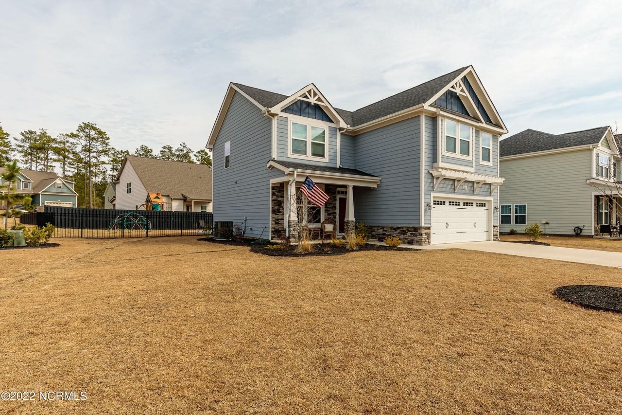 205 Parrish Ln - Photo 2 of 34