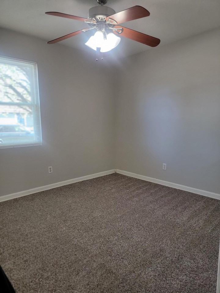 3209 Gerald Dr E - Photo 5 of 10