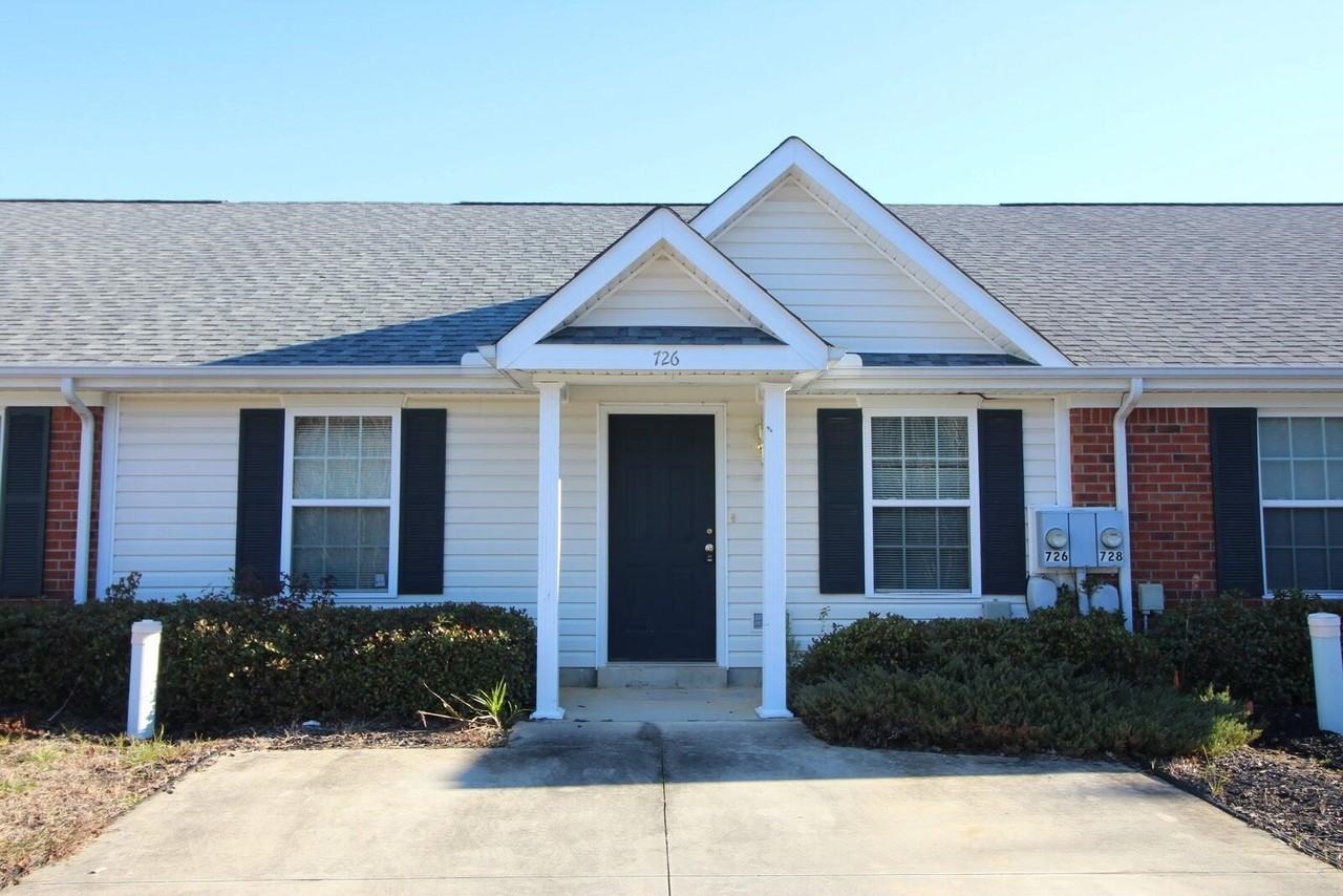 726 Creekside Dr - Photo 2 of 36