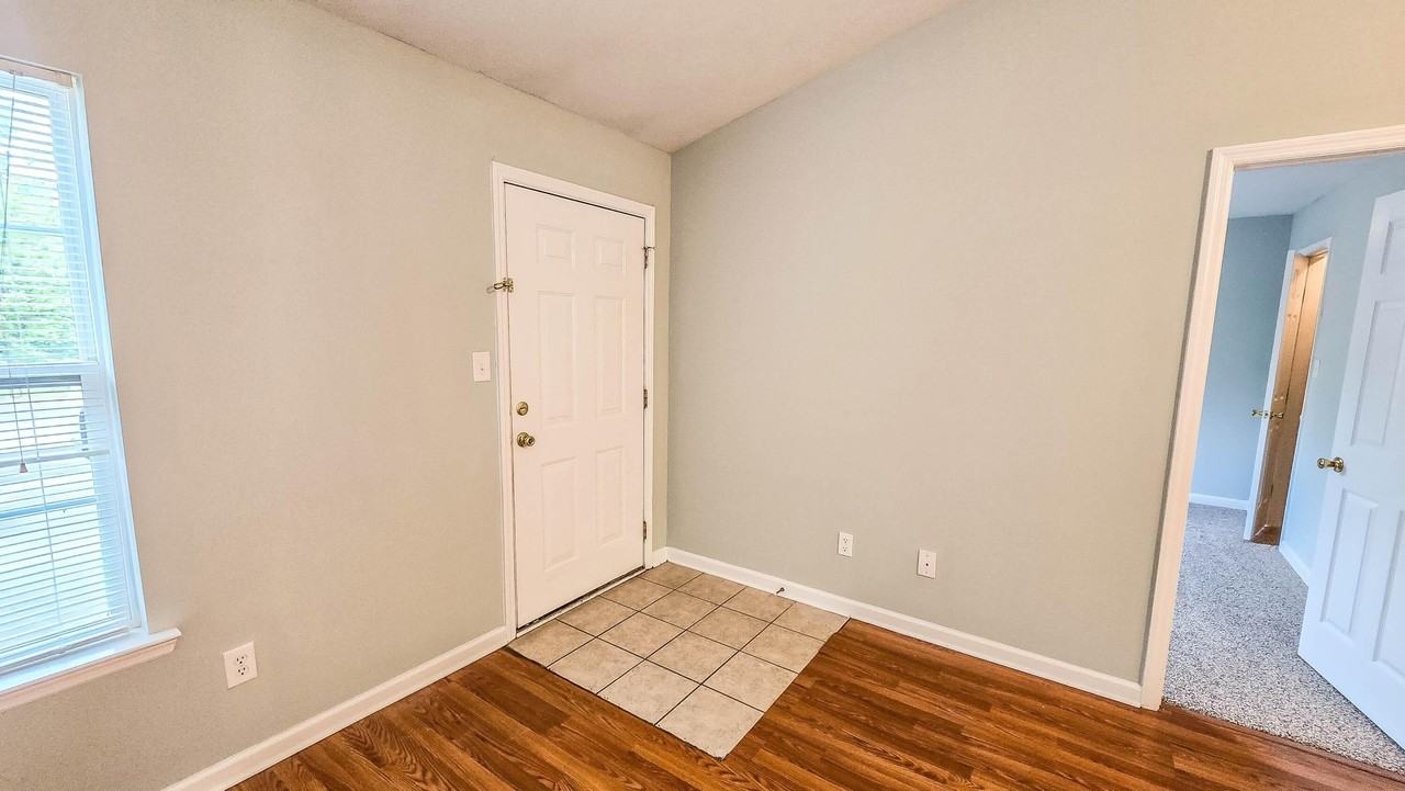 726 Creekside Dr - Photo 3 of 36