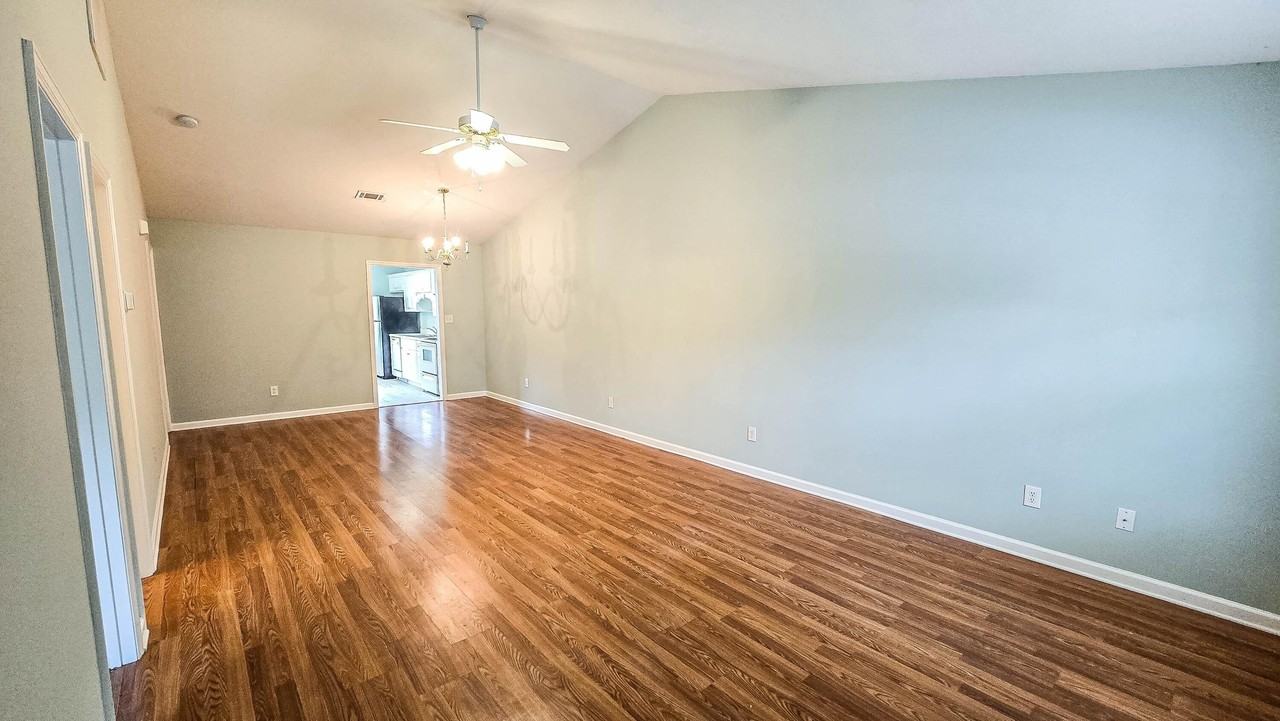 726 Creekside Dr - Photo 4 of 36