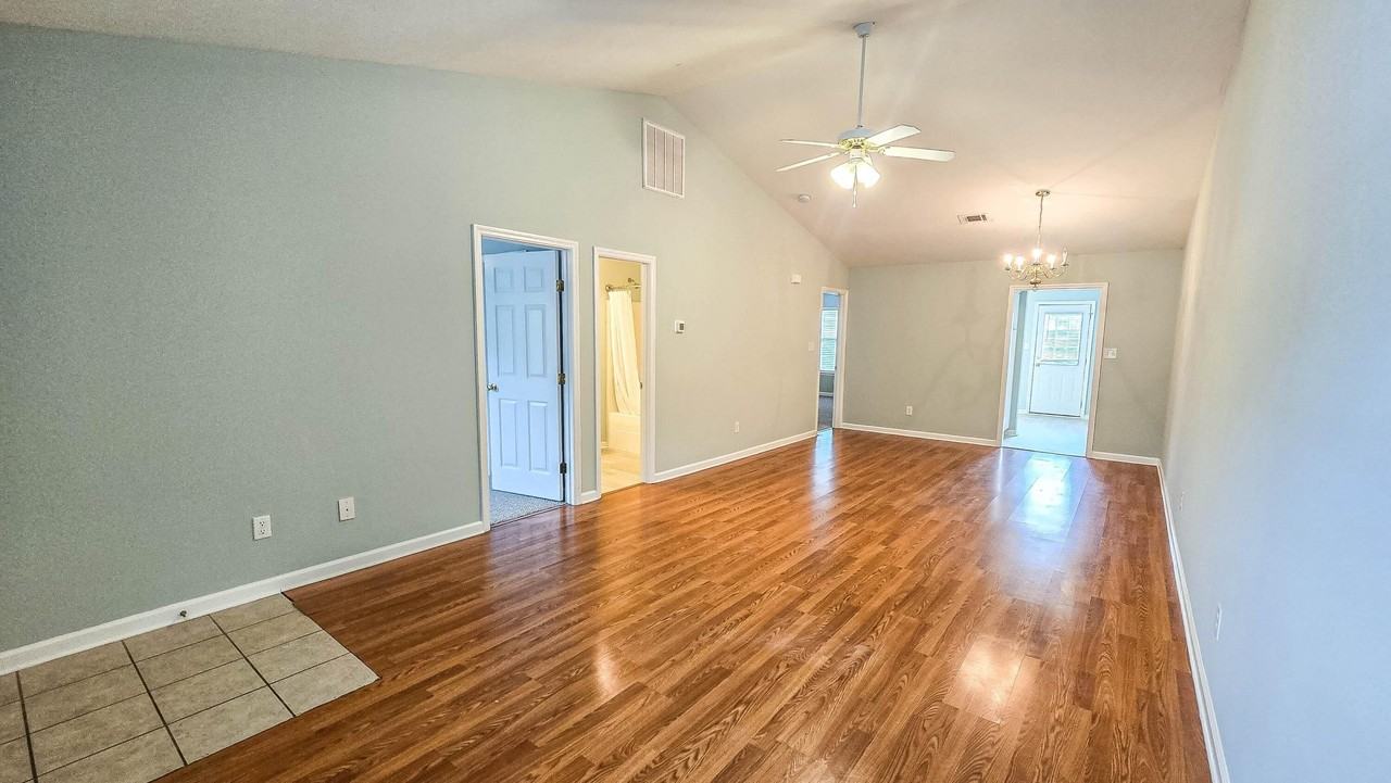 726 Creekside Dr - Photo 5 of 36