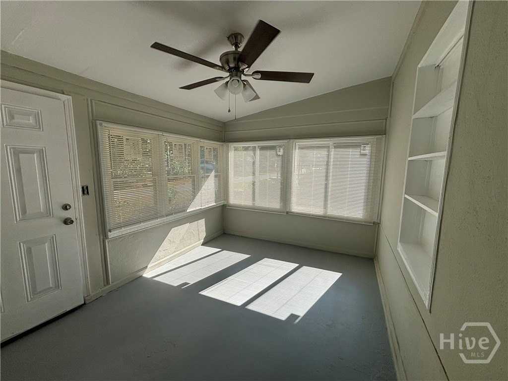 109 Hibiscus Ave - Photo 5 of 12