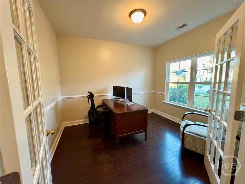 100 Gentry Way - Photo 2 of 26