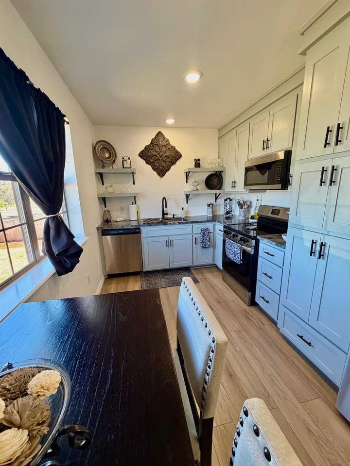 404 W Haynie St - Photo 5 of 18