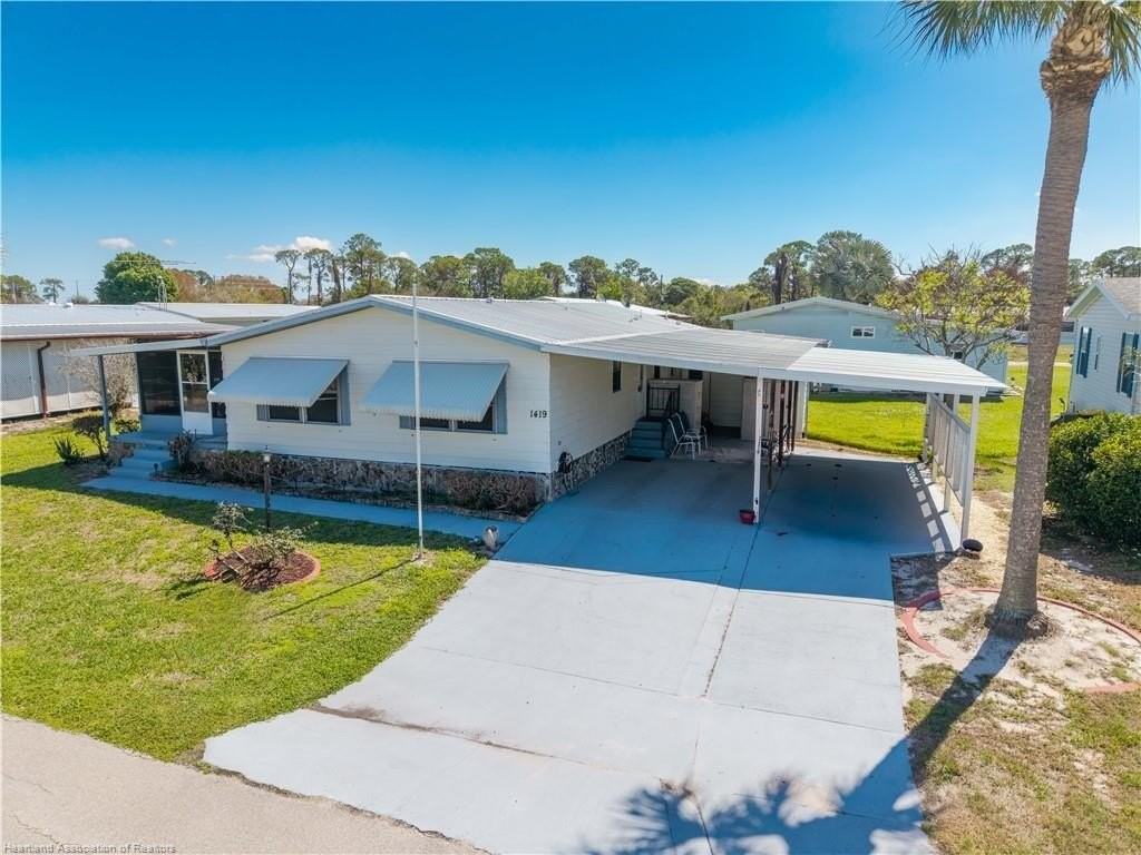 1419 Abbey Ln - Photo 2 of 35