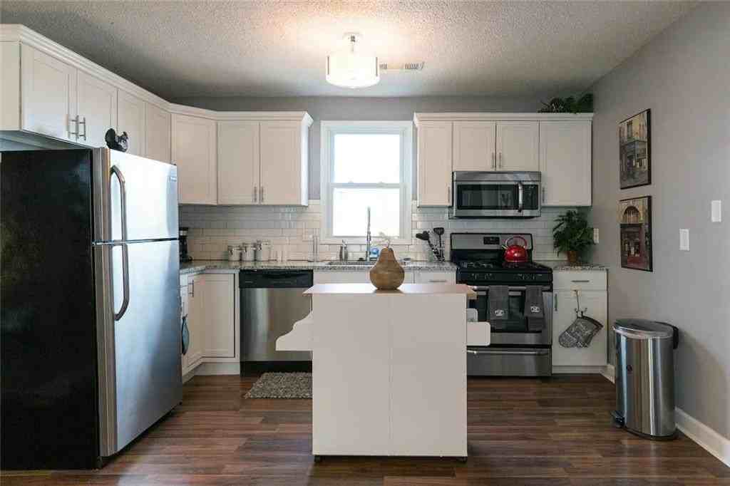 3929 Walnut St - Photo 2 of 20