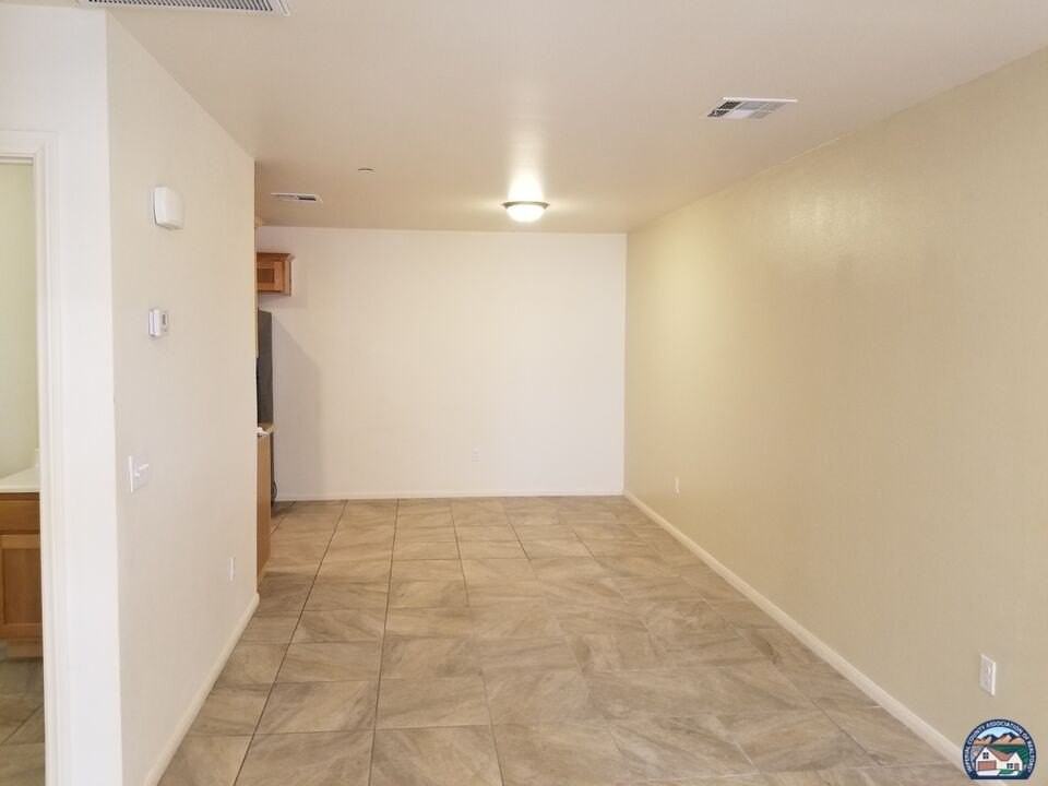 495 W Commercial Ave Apt 2 - Photo 2 of 7