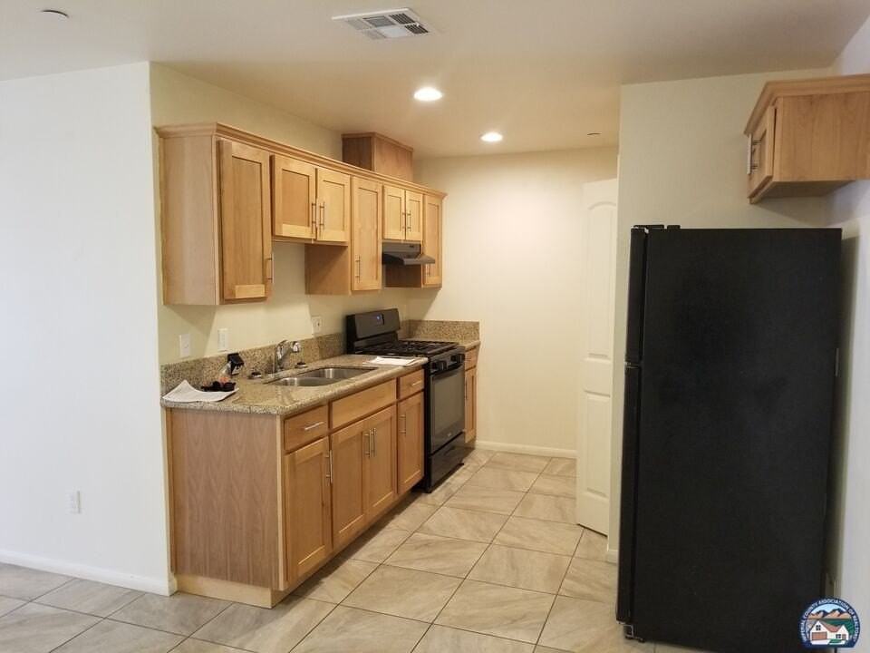 495 W Commercial Ave Apt 2 - Photo 3 of 7