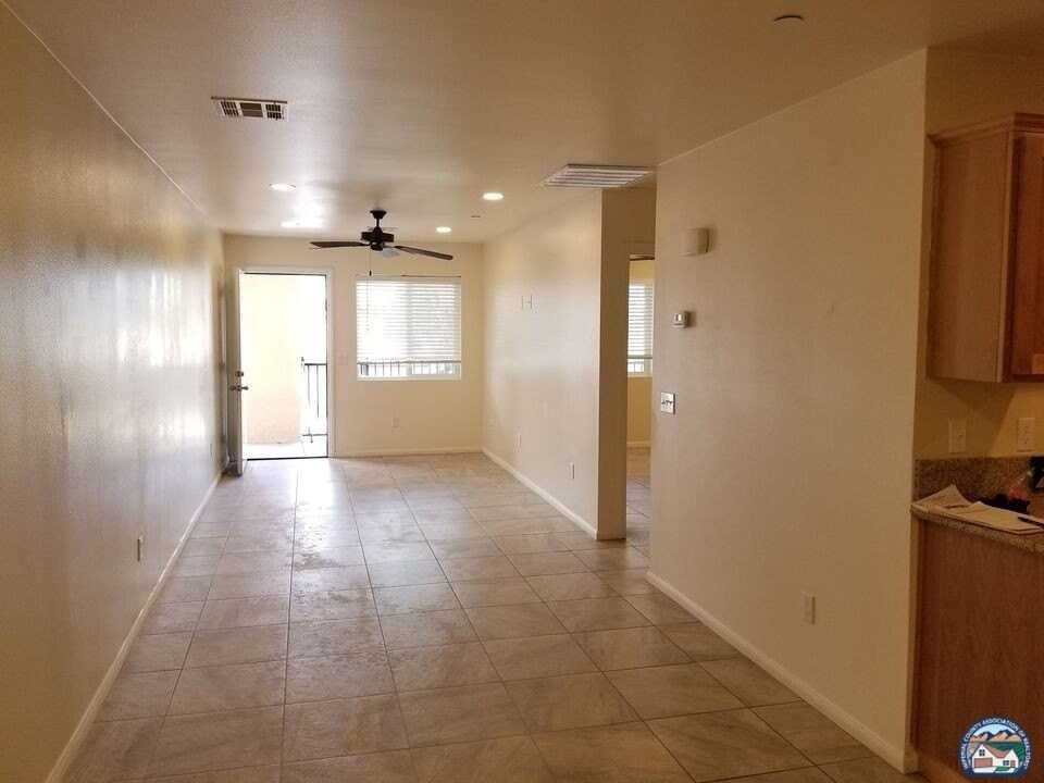 495 W Commercial Ave Apt 2 - Photo 4 of 7