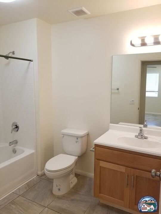 495 W Commercial Ave Apt 2 - Photo 5 of 7