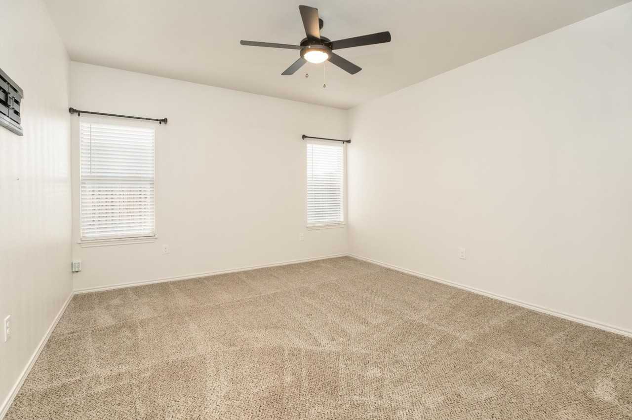 11623 Evanston Ave - Photo 6 of 13