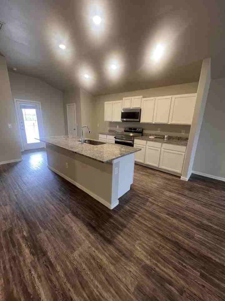 2101 Kirksey Ave - Photo 6 of 23