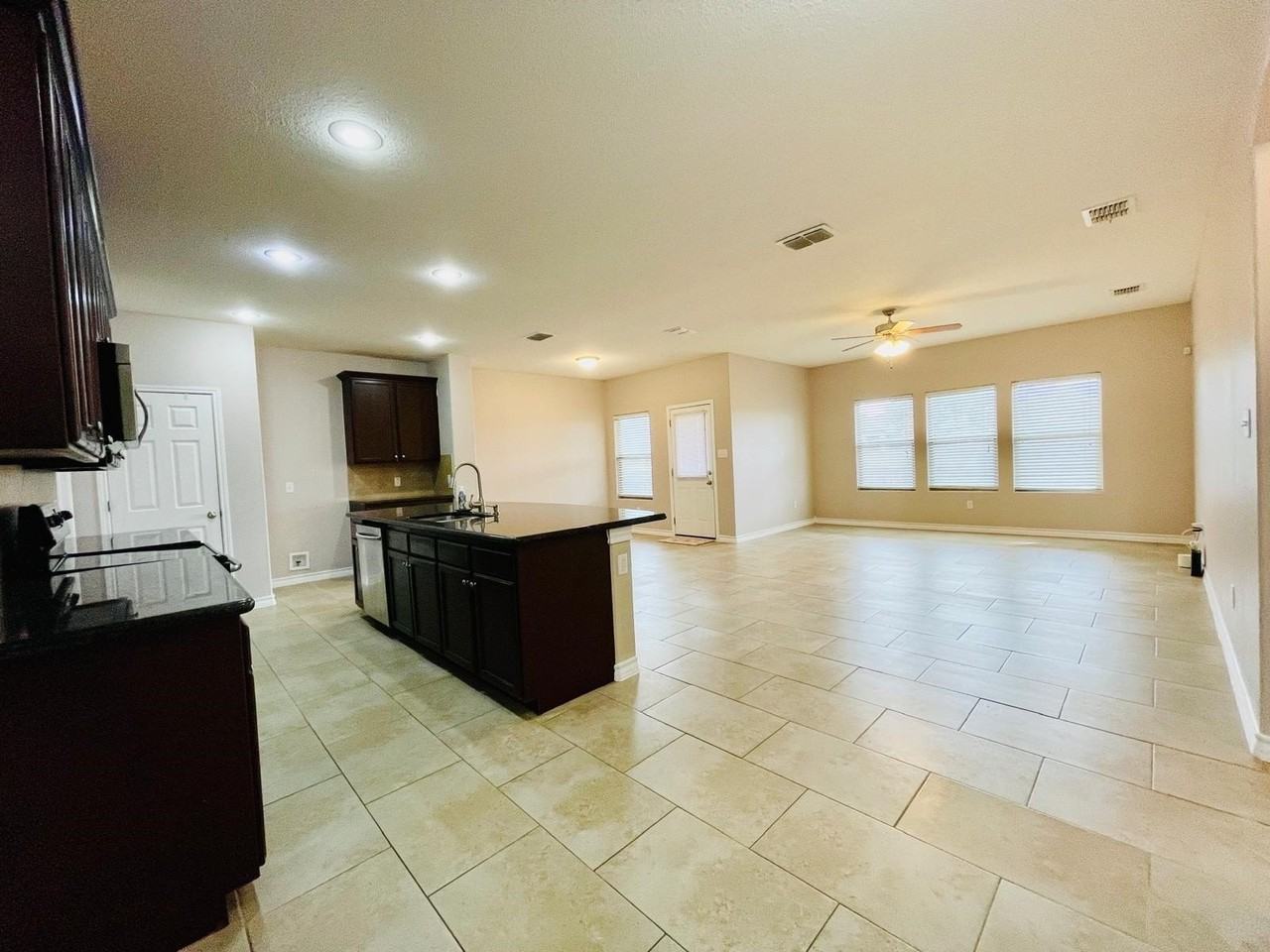 107 Tranquilo Dr - Photo 4 of 38