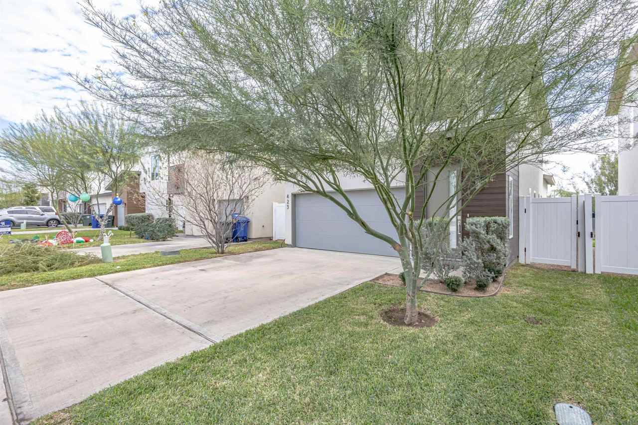 423 Deer Path Loop - Photo 2 of 35