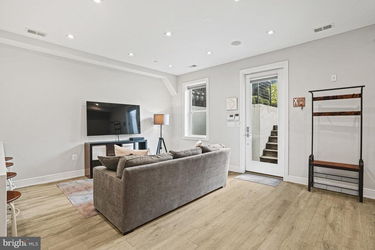 725 Euclid St Nw - Photo 2 of 28