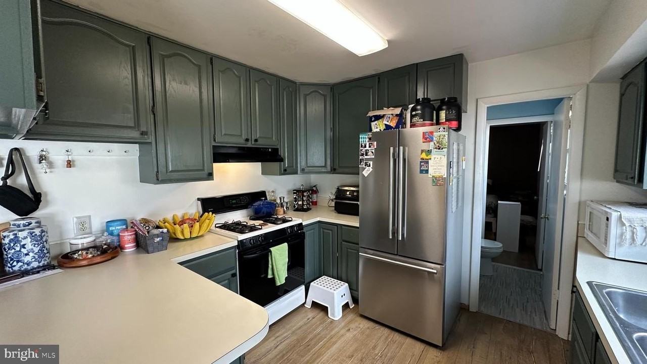 228 Embleton Rd - Photo 2 of 31