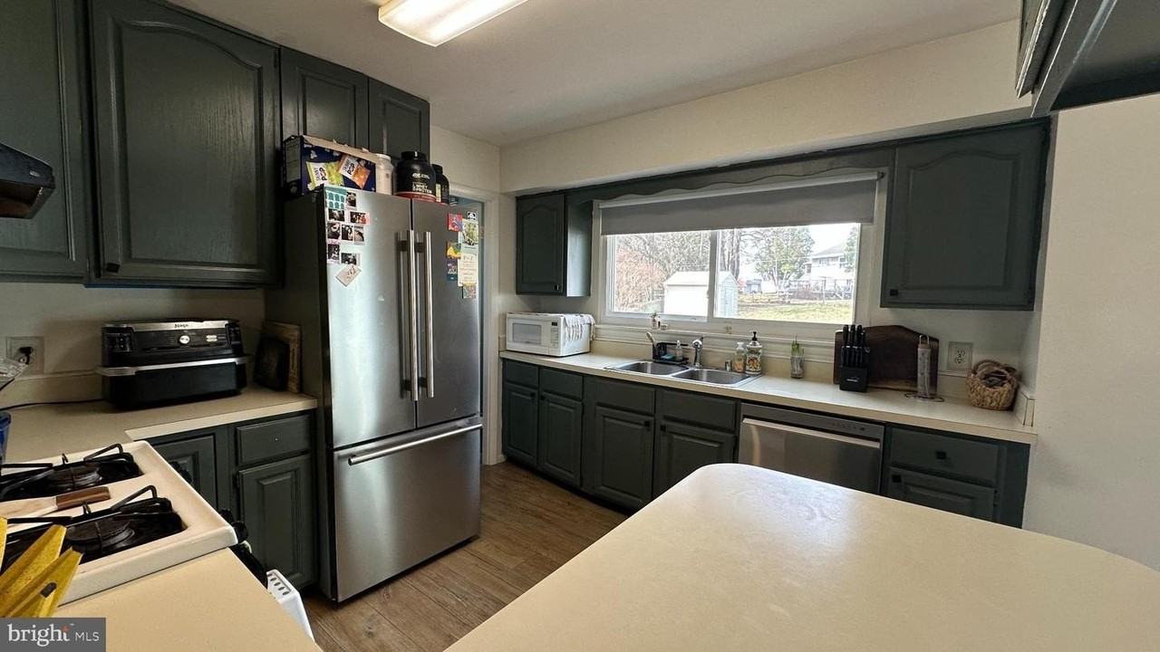 228 Embleton Rd - Photo 3 of 31