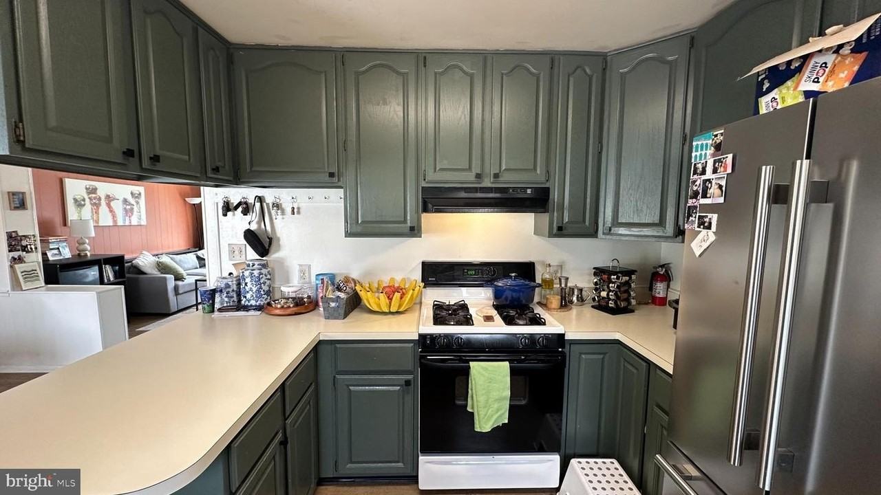 228 Embleton Rd - Photo 4 of 31